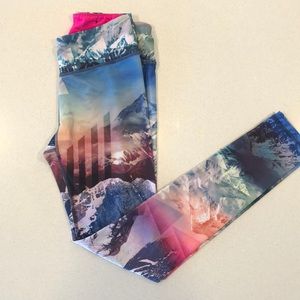 Leggings- Multicolor Mountain Print- Small